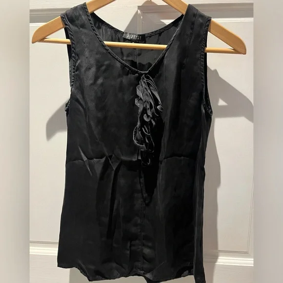 Black Sleeveless Top - Picture 1 of 3
